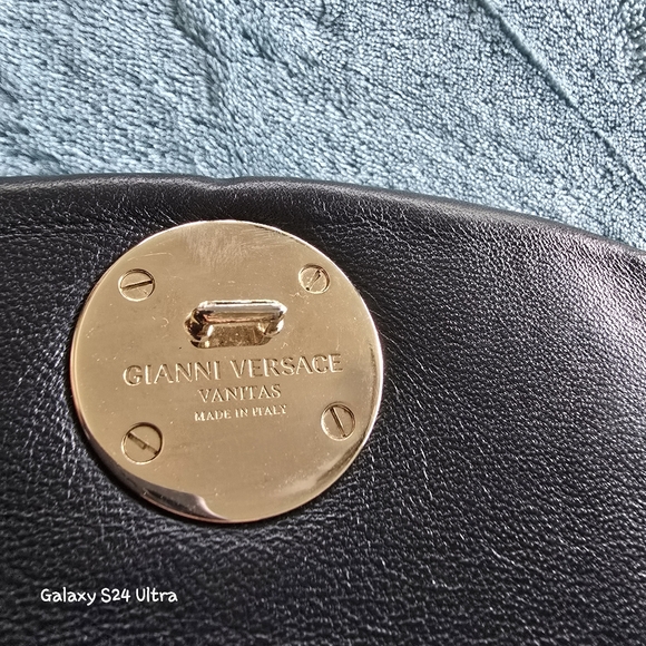 Versace - Picture 3 of 16